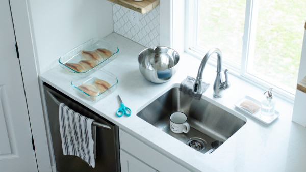 鋅盤成日塞？專家揭9大廚餘「禁倒水渠」  湯/牛奶/咖啡渣倒落去恐變「石屎」