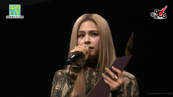 叱咤903頒獎禮2025｜Gin Lee李幸倪冧莊女歌手金獎 擊敗銀獎陳蕾再封后