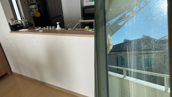 全屋翻新｜12蚊店4大「裝修級」神器！$12救爛地板／牆壁　網民：慳返10萬