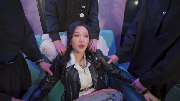 尋歡作樂的姐姐丨何沛珈林凱恩歎小鮮肉按摩師 何依婷背夫享五名猛男「十手按摩」