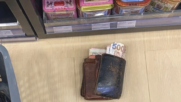 香港新型騙局｜藥房地上突現錢包兼露出大量現金！港人憑一點推測是遇上「掉錢包陷阱」