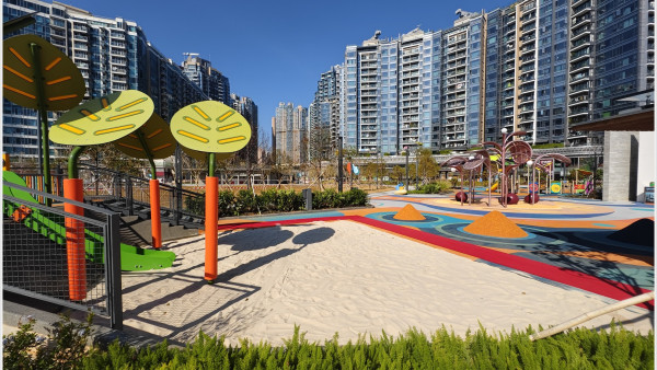 將軍澳南公園2期開放！玩盡中央大草坪/單車公園　親子放電「景觀水池」打卡新熱點