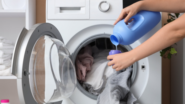 洗衣粉vs洗衣液用錯傷機？化學專家揭1款易留殘餘物！親揭最佳洗滌組合