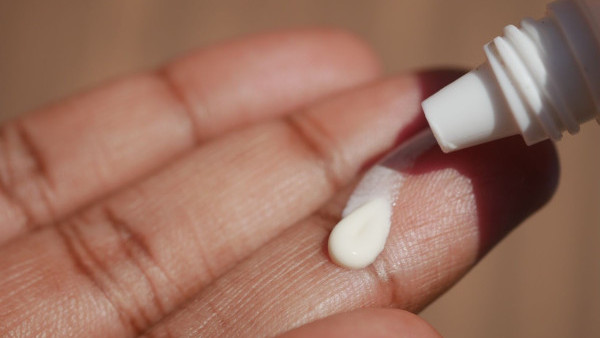 防曬原來一直搽錯？醫生揭「正確用法」做少呢步等於白搽！生暗瘡唔關份量事？