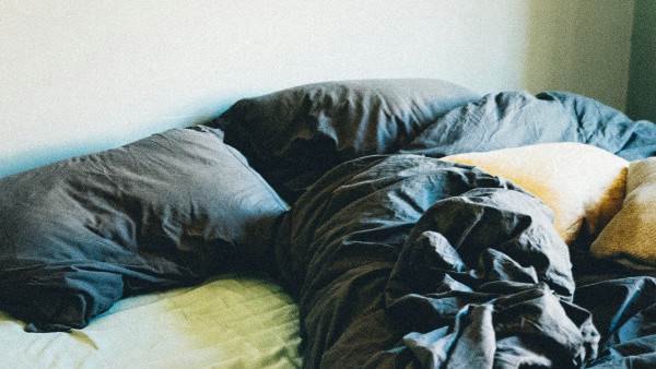 枕頭床單比馬桶污糟幾千倍！專家揭每晚與百萬塵蟎共眠　含16種真菌恐致肺感染：必學2招除蟎保健康