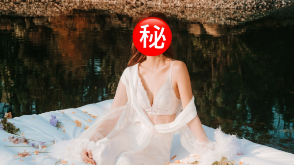 視帝老婆激罕接拍性感內衣廣告！紅白蕾絲造型豁出去挑戰最大膽尺度