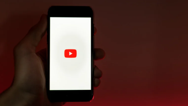 YouTube免費版又縮水？官方擬將「1大常用功能」改收費：網民崩潰、免費用戶睇片變難？