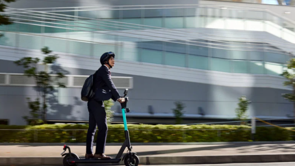 香港恐變「電雞之都」？政府擬立法准「貼碼上路」網民怒轟：撞死冇命賠 