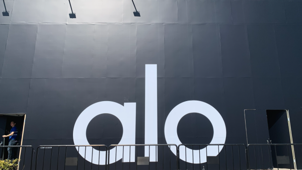 Alo Yoga｜全港首間分店進駐K11 Musea！海景巨舖現已圍版！Jisoo同款 攻港恐挑戰lululemon地位！