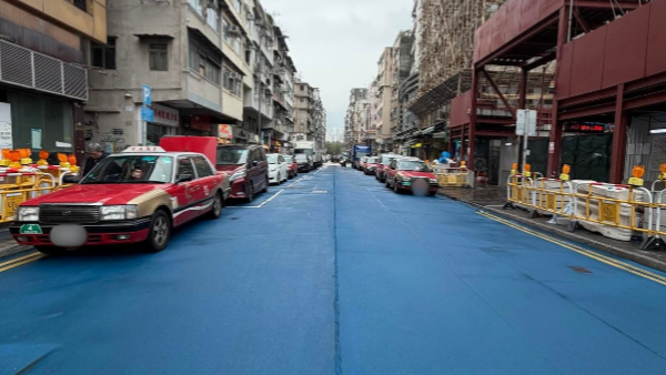 九龍城馬路突變「藍海」？網民以為去咗泳池、拆解變色真相：原來係回憶