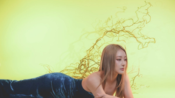 陳瀅蛇年壓軸化身性感「蛇女郎」極驚艷！金髮造型S字水蛇腰身材誘惑爆燈