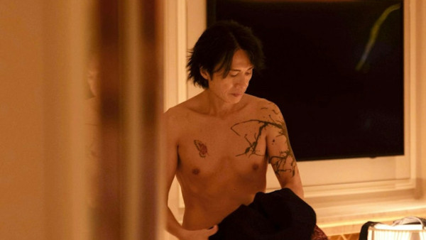 夜王｜黃子華潑墨紋身並非特技化妝！遮足13年其實大有來頭！傳天價紀念10年舊情