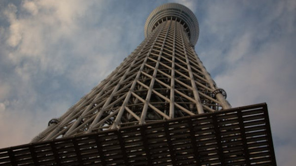 東京突發！晴空塔電梯高速急墜 20人困半空600遊客滯留觀景台