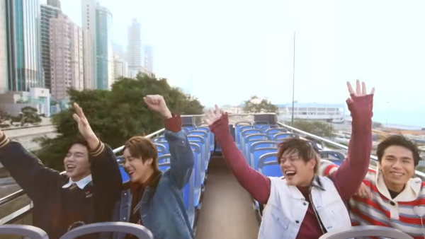 港島驚現都市過山車！開篷巴士狂衝西環「奪命斜」 網民嚇到腳軟：腳趾抓實地