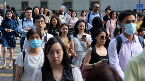 40歲港男失業4年見保安都失敗？網民一面倒質疑！政府「再就業津貼」最高派$2萬