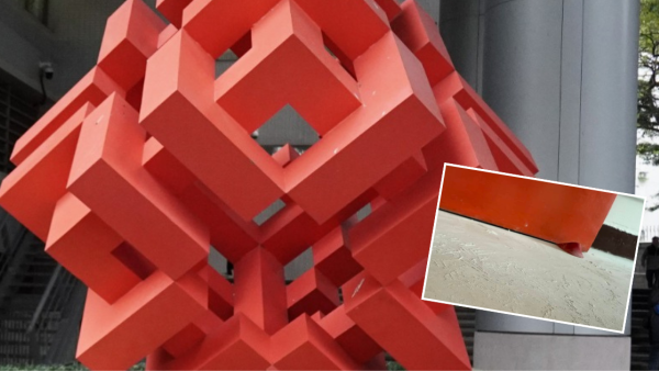 派公屋中伏？收樓大門貼地揭房署翻新「做漏呢步」過來人警告：隨時塌牆爆磚