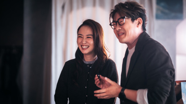 羅啟豪新歌《月球上的藍玫瑰》MV上架！邀張紋嘉做女主角兼辦畫畫比賽