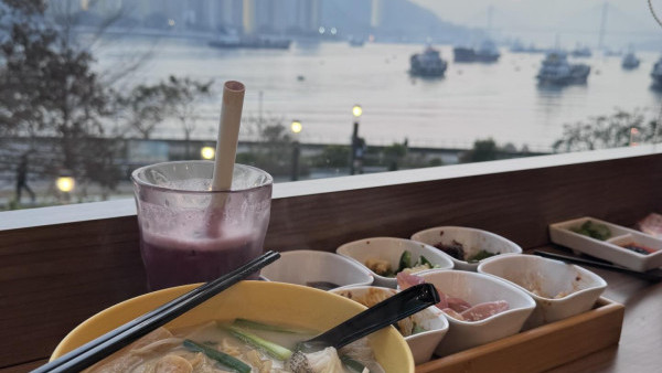 全港唯一海景譚仔！$40坐擁無敵窗景 網民熱議3.14放閃必去：贏過高級餐廳