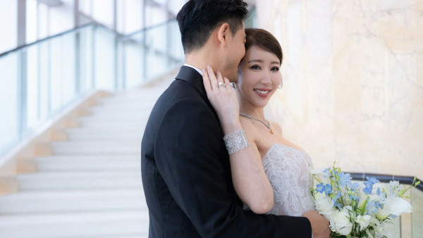 前TVB咪神陳婉衡婚禮大解放！36E超低胸透視婚紗震撼全場 狂戴流星錘金鈪顯氣派