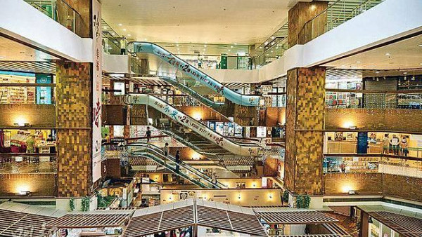 紅磡廣場「穿越感」變猛鬼怪談！網民瘋傳氣場極猛：苦主一離開即撞邪？