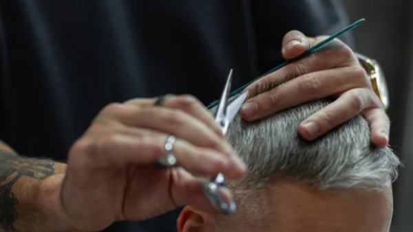 老人家難落街剪髮？全港5大免費上門義剪：專人$0上屋企/包剪灰甲