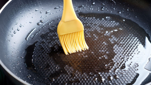 剩湯剩油勿直倒馬桶鋅盤！苦主警告隨時塞爆 達人教6招正確去油