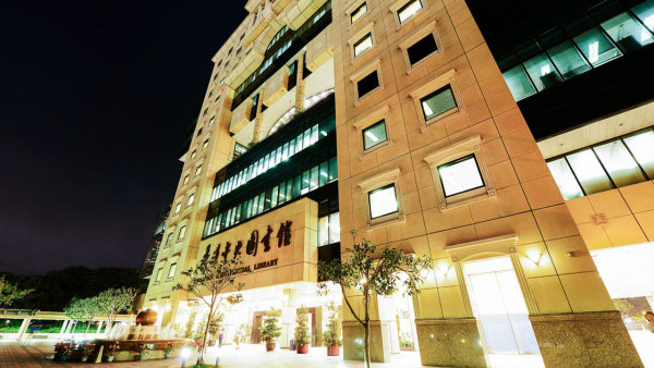 中央圖書館6大隱藏福利！免費聽黑膠唱片+無敵海景睇書位！擁全港最平私人練琴室？