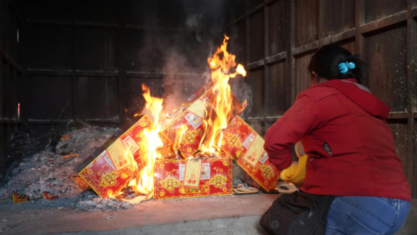 清明曾咀化寶等5小時？App排隊破4000人 網民笑：先人食嘢都要等位