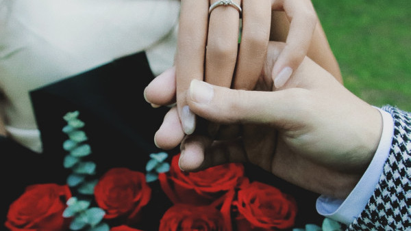 《中年好聲音4》驚爆閃婚喜訊！陶枳樽閃嫁黃藝輝甜曬鑽戒紅玫瑰