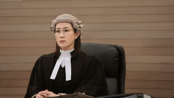 正義女神｜佘詩曼入行近30年首演法官！拍到「自閉」拒溝通 戲裡戲外變寡言