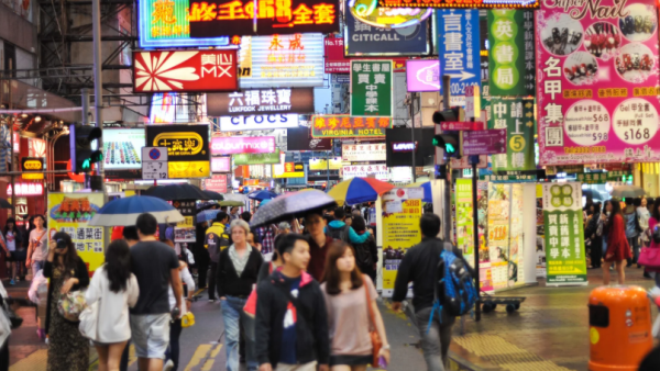 港漂5年總結「香港生存指南」！網民列9大隱形規則：超市泊車、雨天濕遮係大忌？網民反應兩極：香港人過得很苦