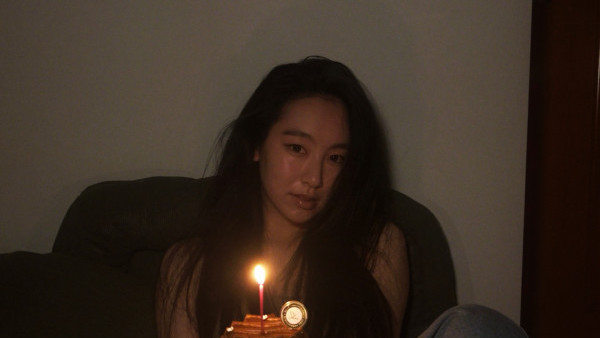 炎明熹21歲生日IG晒切蛋糕慶生照 長文剖白人生轉變：有意識咗自己做緊啲乜