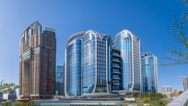 西九高鐵隱藏秘道曝光！打工仔落樓直達入閘機 內地網民熱議：太高級