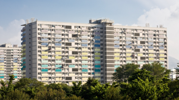 二派公屋享8個月半價！港男慌問係咪凶宅？房署揭隱藏減租真相