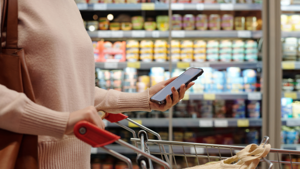 百佳購物車現「隱藏福利」掛袋神器！網民讚貼心：揭真實用途惹笑