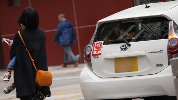 做教車師傅搏月賺10萬？政府增發332個牌照！拆解考牌資格＋行業潛規則