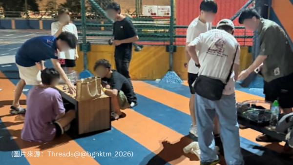 屯門啟德天水圍湧現人潮！成年人深夜決戰「爆旋陀螺」網民讚：好過喺屋企打機