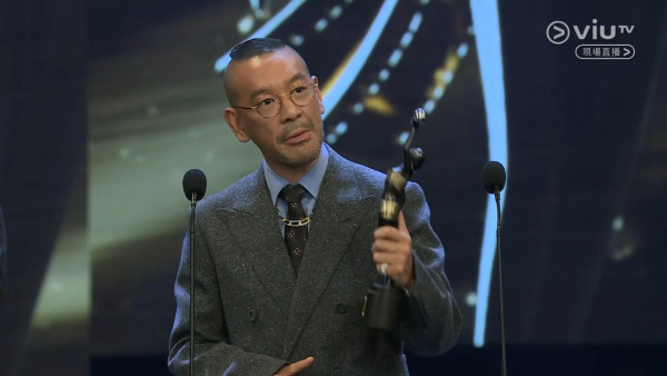 金像獎2026｜麥浚龍激罕當眾親吻女友放閃 白髮女友神秘身份曝光背景猛料