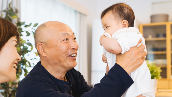 港爸湊仔獲激讚！內地妻呻老公「只係擺設」美研究：老豆做1件事子女更少病