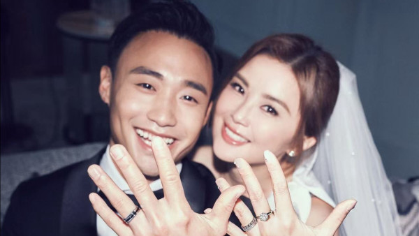 阿Sa結婚｜43歲蔡卓妍無預警宣布再婚！IG晒婚照戴巨鑽：「恭喜我嫁你」