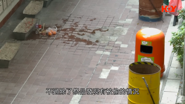 小偷出没墓地？家属惊觉祭品被偷当成“免费午餐”？律师警告：或触犯盗窃罪
