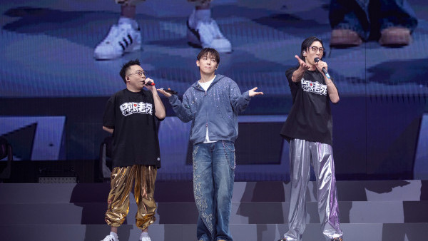 農夫紅館演唱會｜第二場嘉賓MC張天賦Rap《學海無涯》 唔睇提詞機自爆係農夫鐵粉