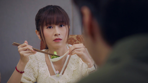 香港探秘地图︱倪嘉雯首演女二被狠批声音太尖？亲回应承认有一原因︱多谢提醒
