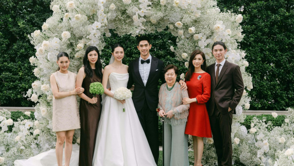 吳婉芳公開二子胡智同溫馨婚宴照！「最美奶奶」逆齡靚樣搶鏡靚過新抱