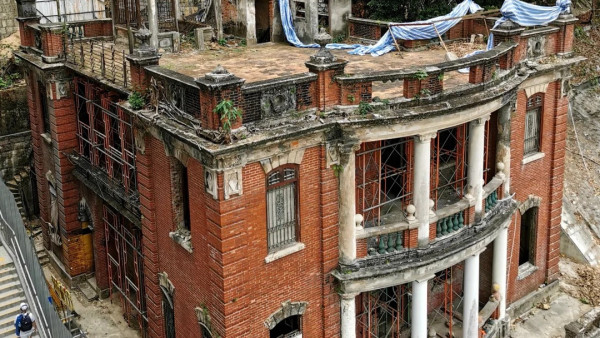 湾仔闹市惊现神秘红砖屋？百年旧建筑曾惊传集体“鬼上身”事件！网友：就算见到唔认得都一定听过