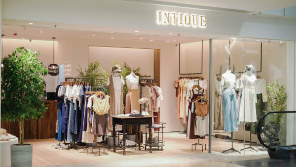 結業潮｜本地服裝品牌INTIQUE月底全線結業！上周推Hello Kitty聯乘即告別！10間門市結業優惠68折