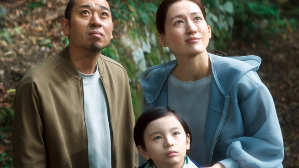 《重生家族》上映︱5大必看亮点：是枝裕和与绫濑遥新作加入AI题材！附影院购票链接
