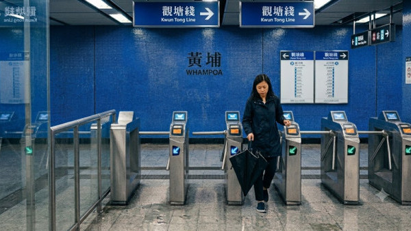 黃埔街坊借港鐵站避大雨 寧願畀錢入閘免濕身？發文盼效仿美孚增免費通道！網民列3原因反對開放