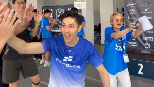 43歲關楚耀熱血出戰Pickleball亞太賽！孖拍檔勇奪銀牌甜謝太太全程相隨