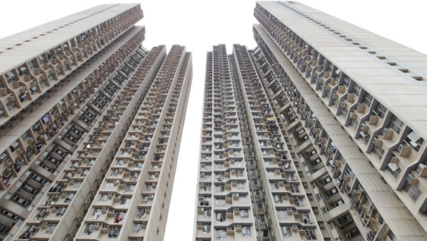 單身港女排公屋17年半 獲派新界170呎靚單位！跨區返工個幾鐘都照要！網民驚訝：居屋都派？